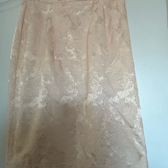 Dresses & Skirts - Elegant Cream Floral Women's Skirt